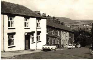 The Rose and Crown, Carr St, Ramsbottom. Note Bass Charrington brewery symbol over doorway. Taken September 1974. Endorsed â€˜9/74â€™
17-Buildings and the Urban Environment-05-Street Scenes-006-Carr Street and Tanners area
Keywords: 1974